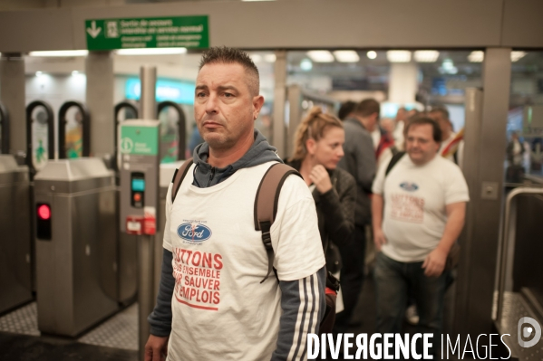 Une délégation de l usine Ford Europe Industries de Blanquefort (FAI) au Mondial de l auto à Paris, à l appel des syndicats CGT et CFTC.