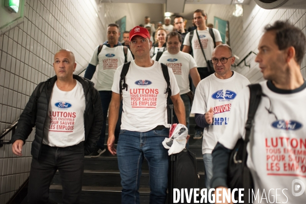 Une délégation de l usine Ford Europe Industries de Blanquefort (FAI) au Mondial de l auto à Paris, à l appel des syndicats CGT et CFTC.