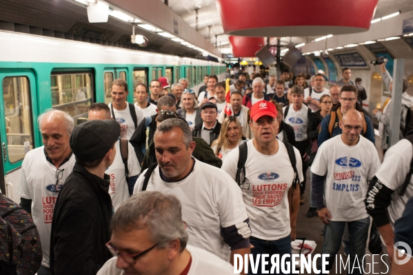 Une délégation de l usine Ford Europe Industries de Blanquefort (FAI) au Mondial de l auto à Paris, à l appel des syndicats CGT et CFTC.