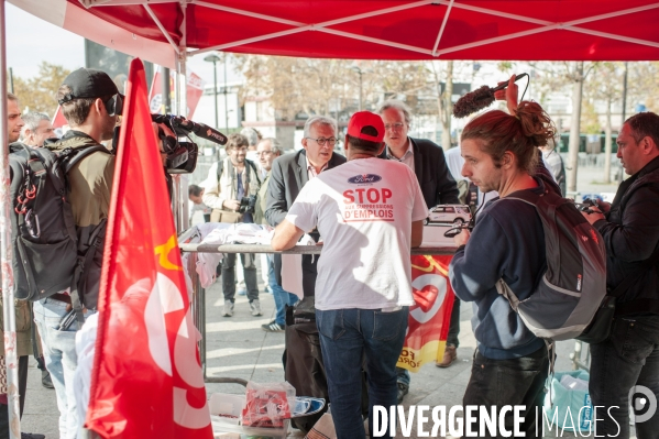 Une délégation de l usine Ford Europe Industries de Blanquefort (FAI) au Mondial de l auto à Paris, à l appel des syndicats CGT et CFTC.