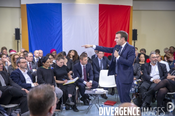 Emmanuel Macron : Grand débat à Evry-Courcouronnes