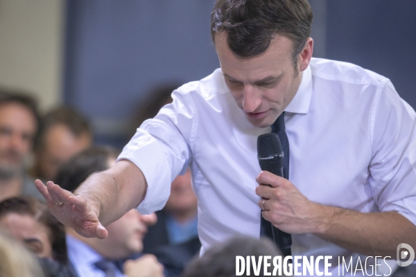 Emmanuel Macron : Grand débat à Evry-Courcouronnes