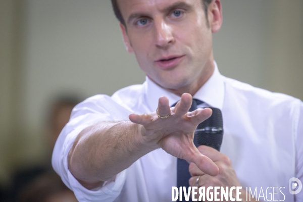 Emmanuel Macron : Grand débat à Evry-Courcouronnes