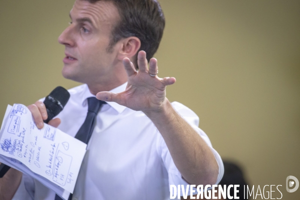 Emmanuel Macron : Grand débat à Evry-Courcouronnes