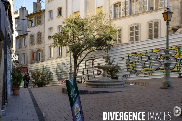 La rue d Aubagne à MArseille, 3 mois après le drame