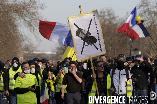 Gilets Jaunes Paris Acte 14. French yellow vests (Gilets jaunes) Protest Paris. .