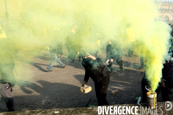 Gilets Jaunes Paris Acte 14. French yellow vests (Gilets jaunes) Protest Paris. .