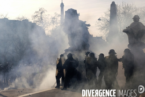 Gilets Jaunes Paris Acte 14. French yellow vests (Gilets jaunes) Protest Paris. .