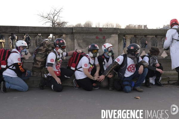 Gilets Jaunes Paris Acte 14. French yellow vests (Gilets jaunes) Protest Paris. .