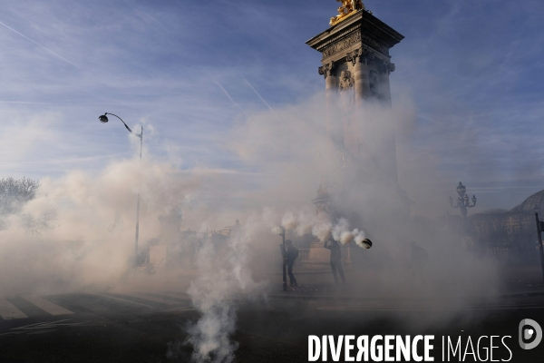 Gilets Jaunes Paris Acte 14. French yellow vests (Gilets jaunes) Protest Paris. .