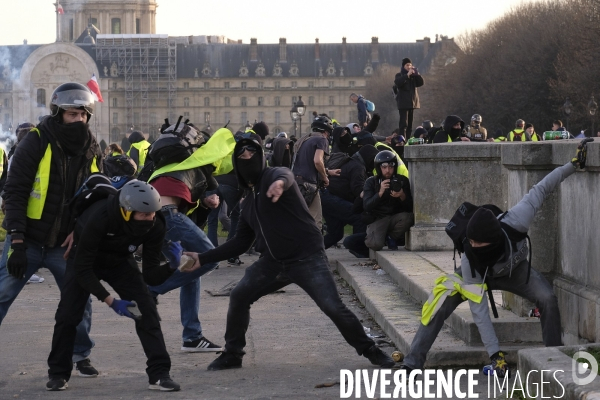 Gilets Jaunes Paris Acte 14. French yellow vests (Gilets jaunes) Protest Paris. .