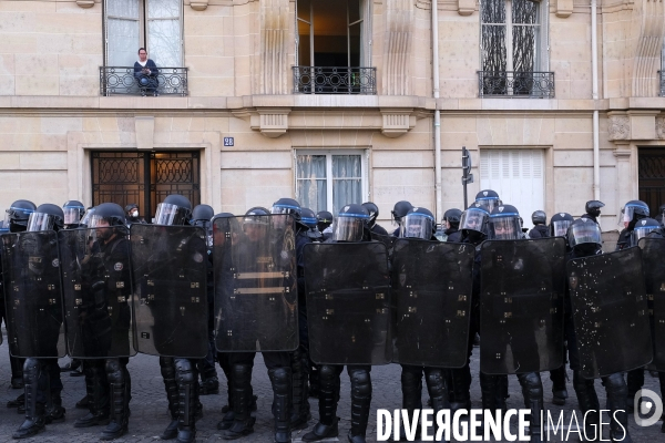 Gilets Jaunes Paris Acte 14. French yellow vests (Gilets jaunes) Protest Paris. .