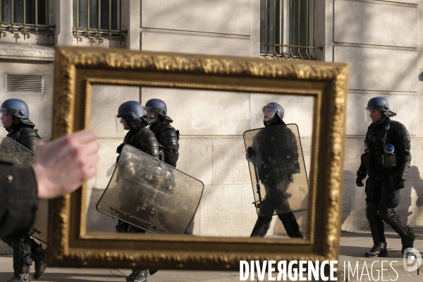 Gilets Jaunes Paris Acte 14. French yellow vests (Gilets jaunes) Protest Paris. .