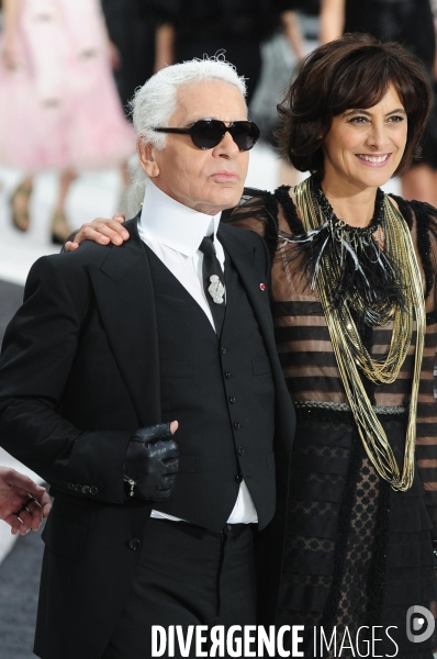 Karl Lagerfeld est mort à l ¢ge de 85 ans. il était le directeur artistique de Chanel.   Karl Lagerfeld died at the age of 85, fashion designer. the artistic director of Chanel.   .
