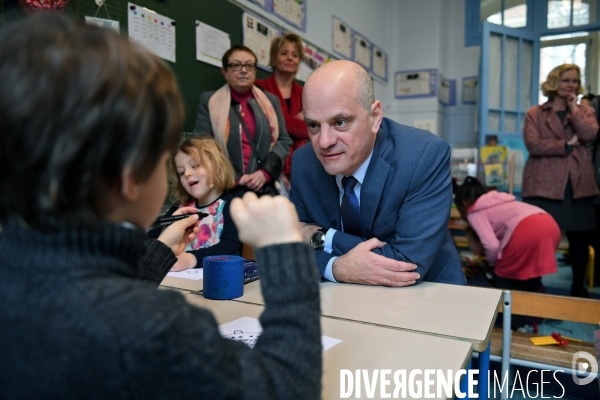 Déplacement de Jean Michel BLANQUER dans une école maternelle