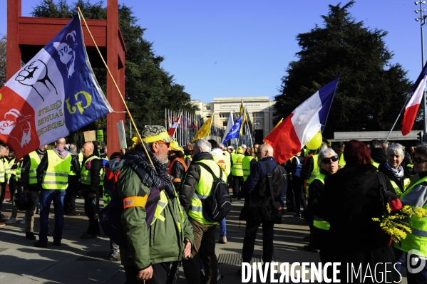 Sitting   des gilets Jaunes francais place des Nations devant l ONU Geneve. Suisse