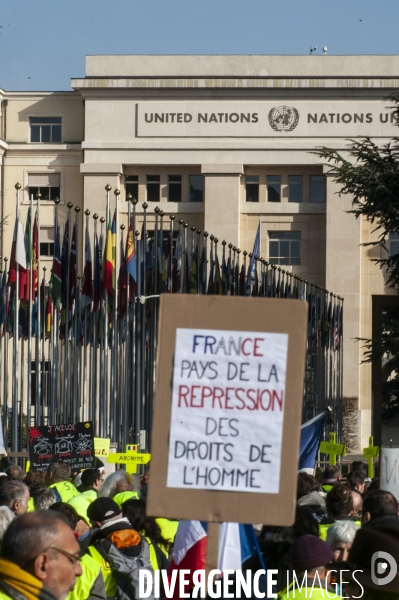 Sitting   des gilets Jaunes francais place des Nations devant l ONU Geneve. Suisse