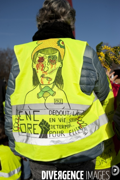 Sitting   des gilets Jaunes francais place des Nations devant l ONU Geneve. Suisse.