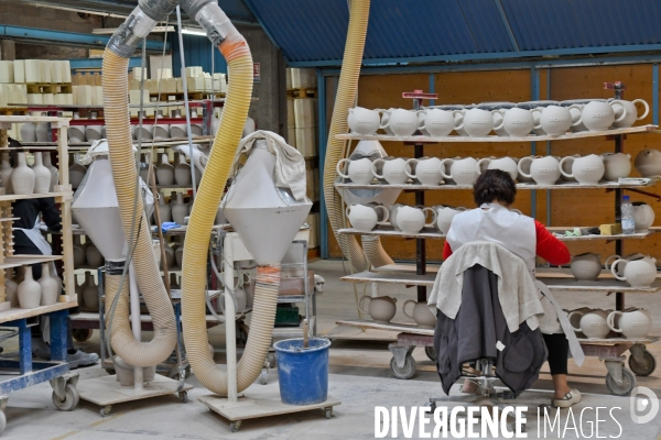 Fabrication du pot ricard chez revol porcelaine