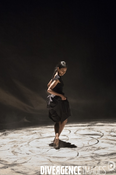 ASH - Aurélien Bory - Shantala Shivalingappa