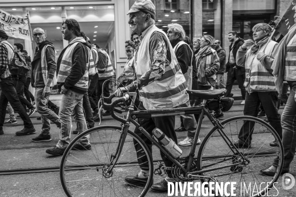 Dix jours sur les routes de France du grand débat et des ronds-points.