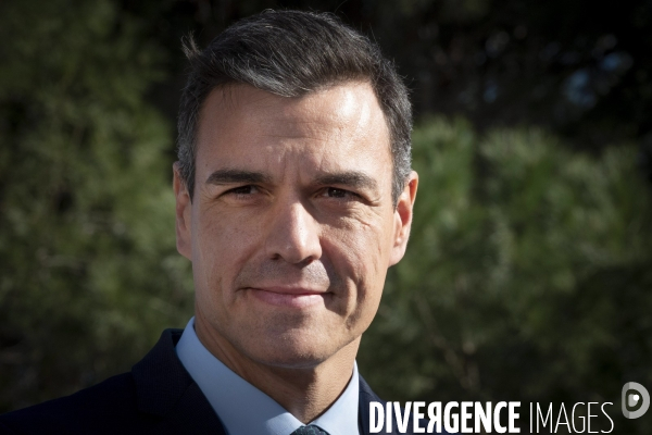 Pedro Sanchez honore l exil espagnol