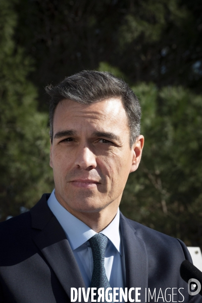 Pedro Sanchez honore l exil espagnol