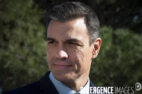 Pedro Sanchez honore l exil espagnol