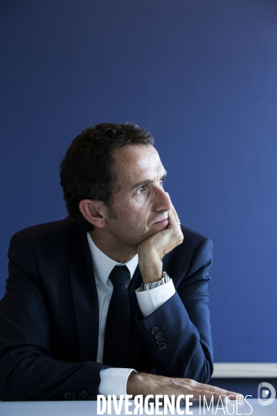 Alexandre BOMPARD, PDG du groupe Carrefour, dans son bureau au siège de Carrefour à Massy.