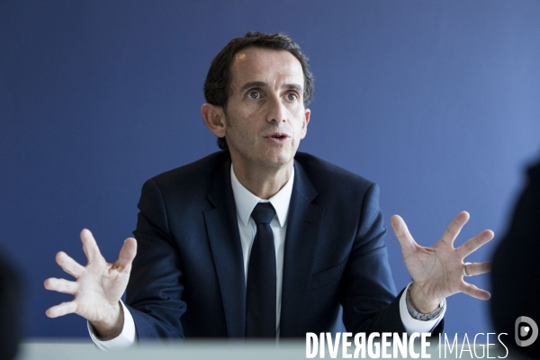 Alexandre BOMPARD, PDG du groupe Carrefour, dans son bureau au siège de Carrefour à Massy.