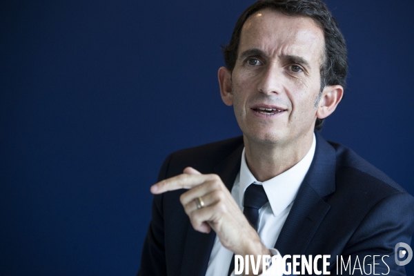 Alexandre BOMPARD, PDG du groupe Carrefour, dans son bureau au siège de Carrefour à Massy.