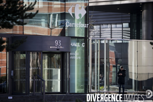 Alexandre BOMPARD, PDG du groupe Carrefour, dans son bureau au siège de Carrefour à Massy.