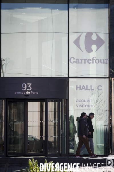 Alexandre BOMPARD, PDG du groupe Carrefour, dans son bureau au siège de Carrefour à Massy.