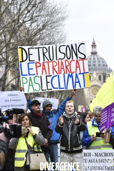 Femmes gilets jaunes à l honneur de la manifestation Gilets jaunes Acte XVII, le 9 mars 2019 à Paris.