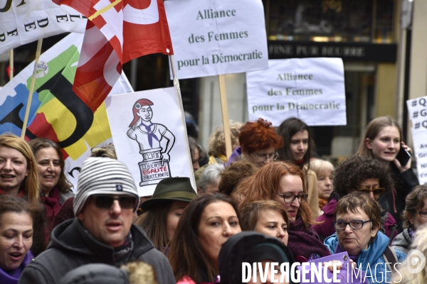 Femmes gilets jaunes à l honneur de la manifestation Gilets jaunes Acte XVII, le 9 mars 2019 à Paris.