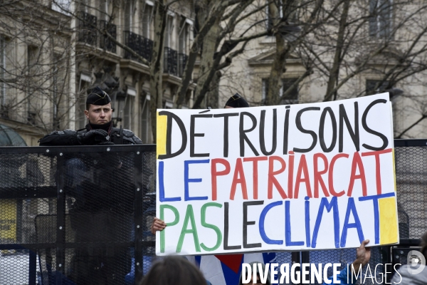 Femmes gilets jaunes à l honneur de la manifestation Gilets jaunes Acte XVII, le 9 mars 2019 à Paris.