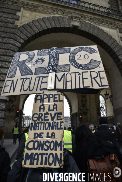 Femmes gilets jaunes à l honneur de la manifestation Gilets jaunes Acte XVII, le 9 mars 2019 à Paris.