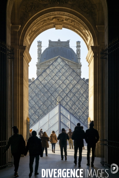 Pyramide du Louvre