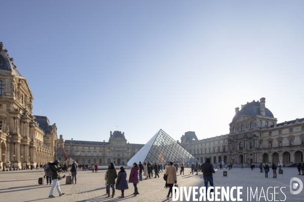 Pyramide du Louvre