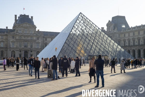 Pyramide du Louvre