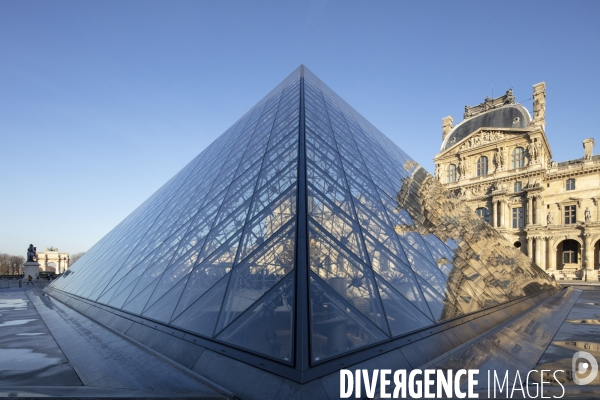 Pyramide du Louvre