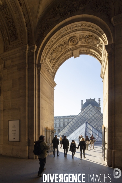 Pyramide du Louvre