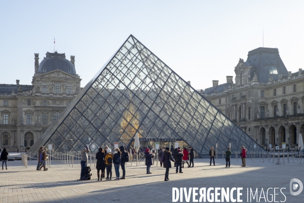 Pyramide du Louvre