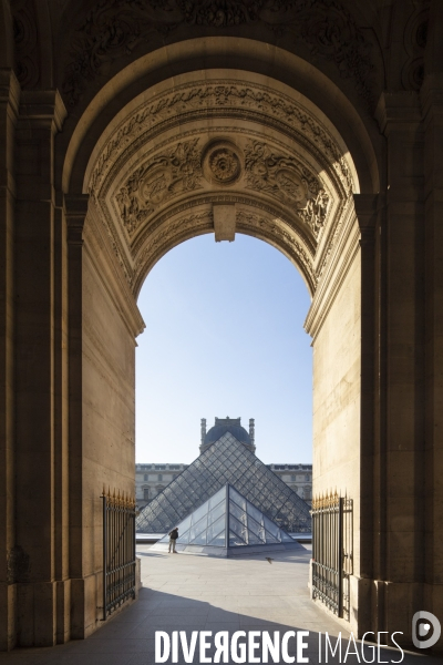 Pyramide du Louvre