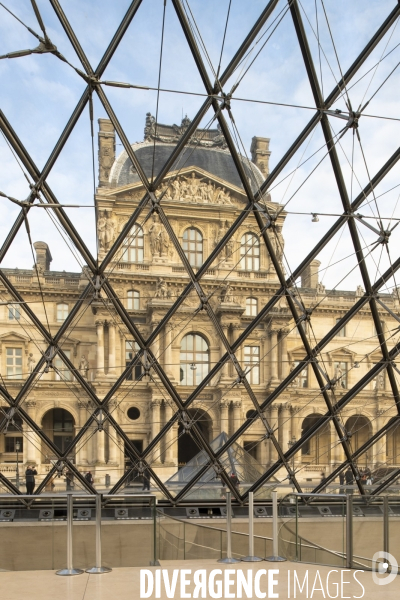 Pyramide du Louvre