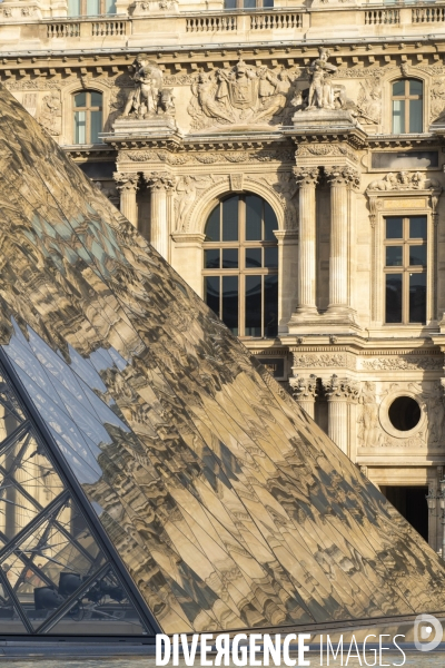 Pyramide du Louvre