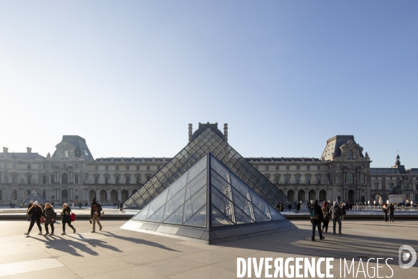 Pyramide du Louvre