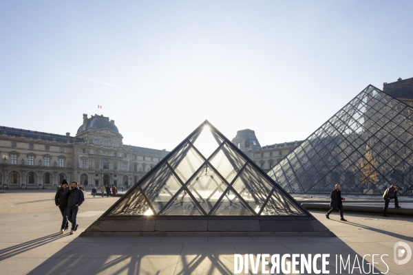 Pyramide du Louvre