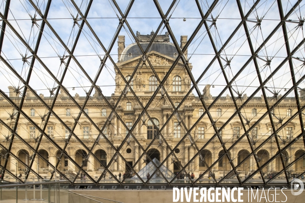 Pyramide du Louvre