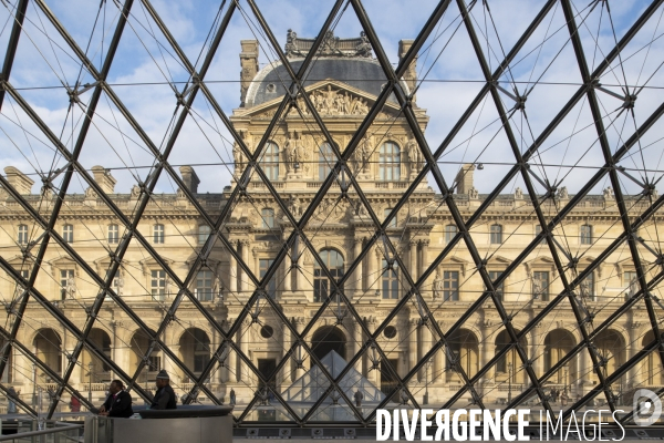 Pyramide du Louvre